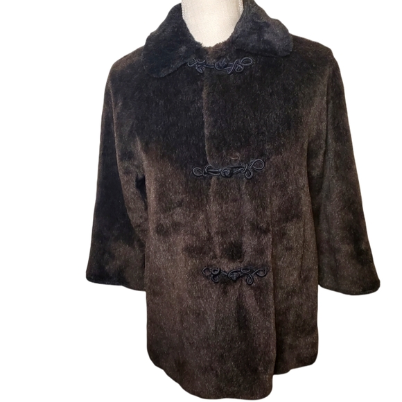 Vintage women's chocolate brown 3/4-sleeve Parisian faux-fur coat. Size 6. - Picture 1 of 7
